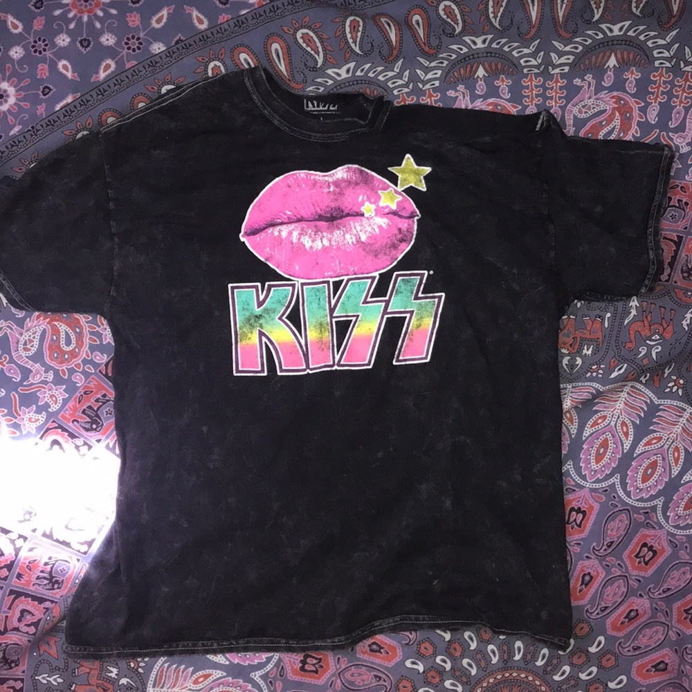 Black kiss t-shirt